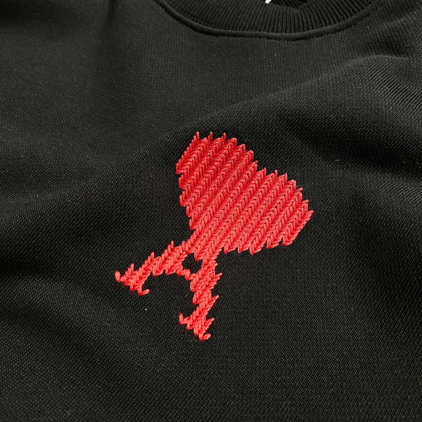 AMI/Love Embroidery-Pure cotton round neck heavy sweater, simple and exquisite logo love letter embroidery🪡LOGO logo 2026New Arrival-Original development/100% cotton Fashion Versatile-Light luxury trend Three standards complete-Premium Quality Size: S-XL Color: Black.White.Green.Apricot.